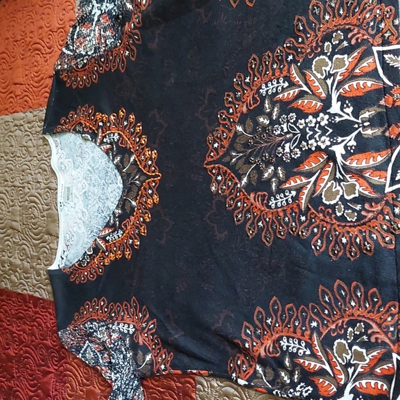 Nygard collection top size large  length from shoulder to bottom is 25, - Picture 5 of 9